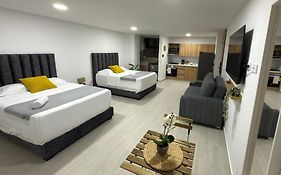 Nuevo apartamento en plaza principal de Guatape